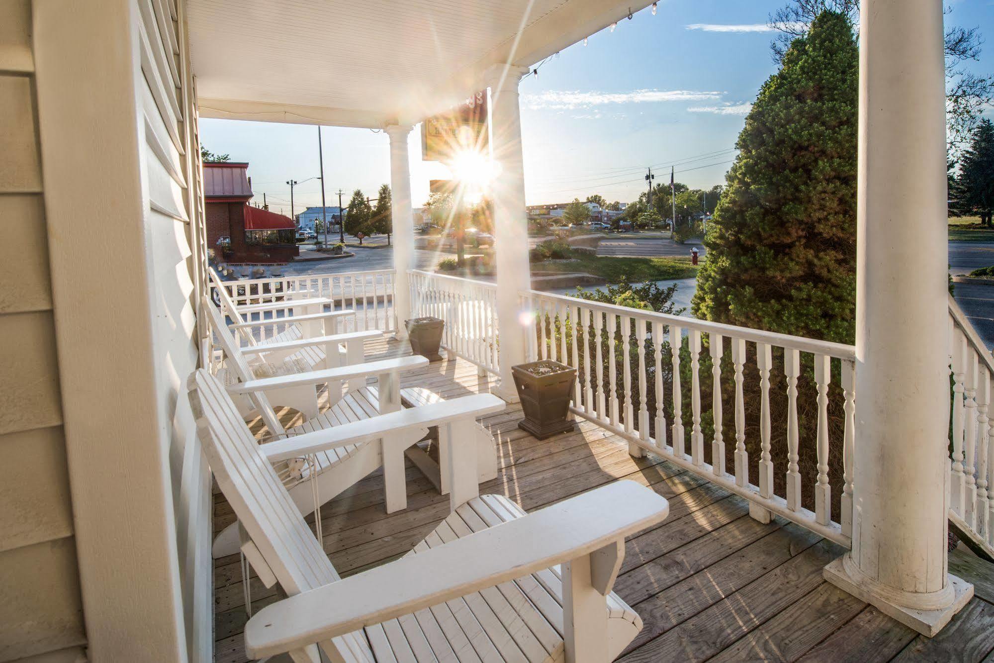 Ourguest Inn & Suites Downtown Port Clinton Exterior photo